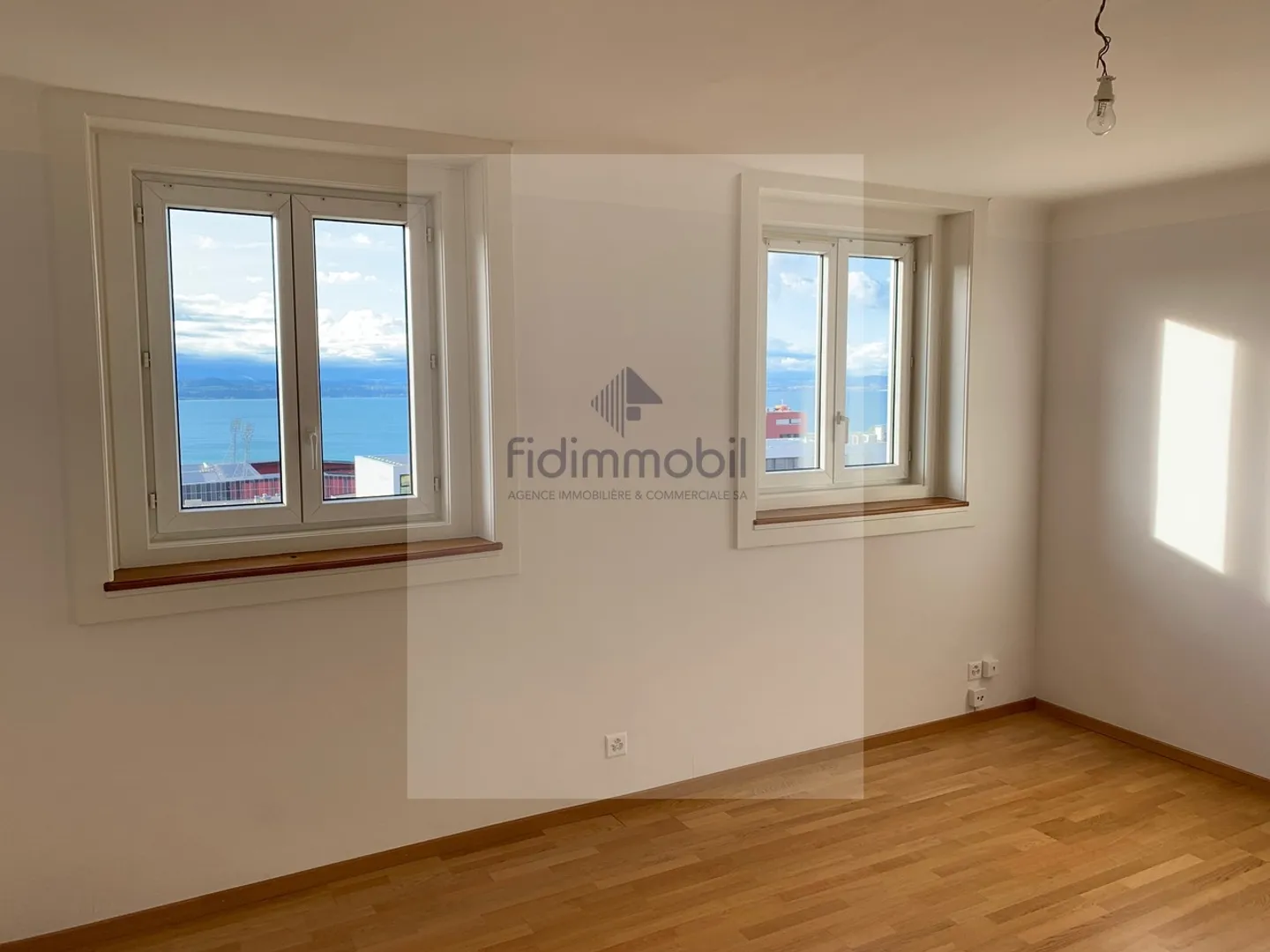 Apartment near all amenities with lake view - Photo 1 of 5
