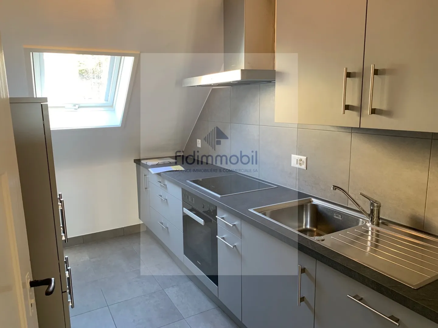 Apartment near all amenities with lake view - Photo 2 of 5