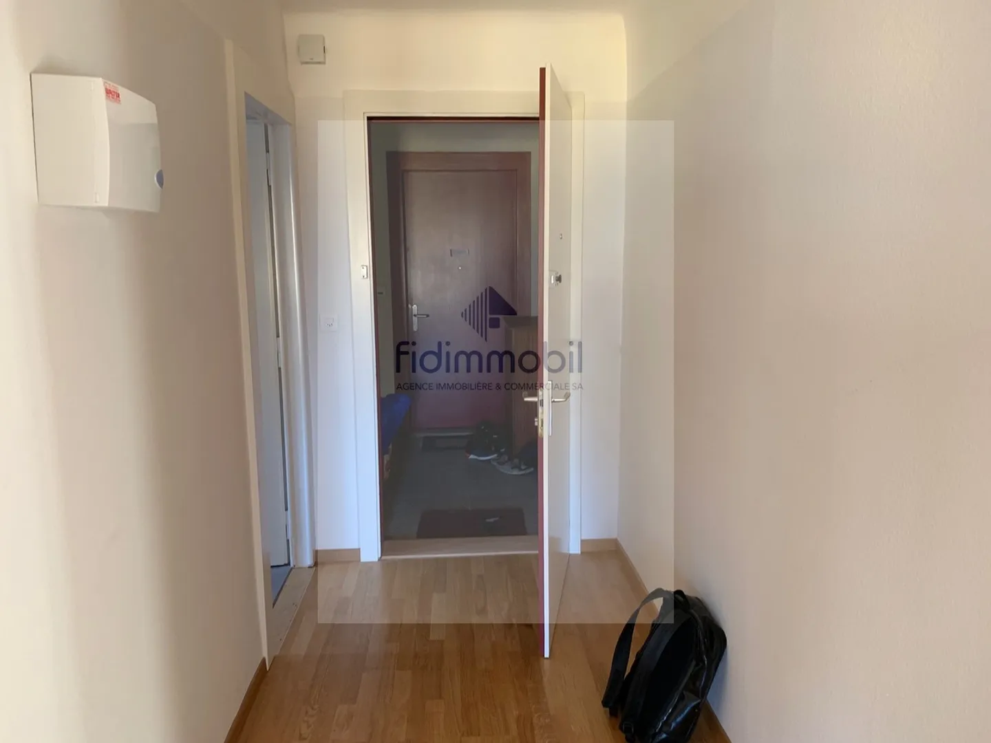 Apartment near all amenities with lake view - Photo 4 of 5