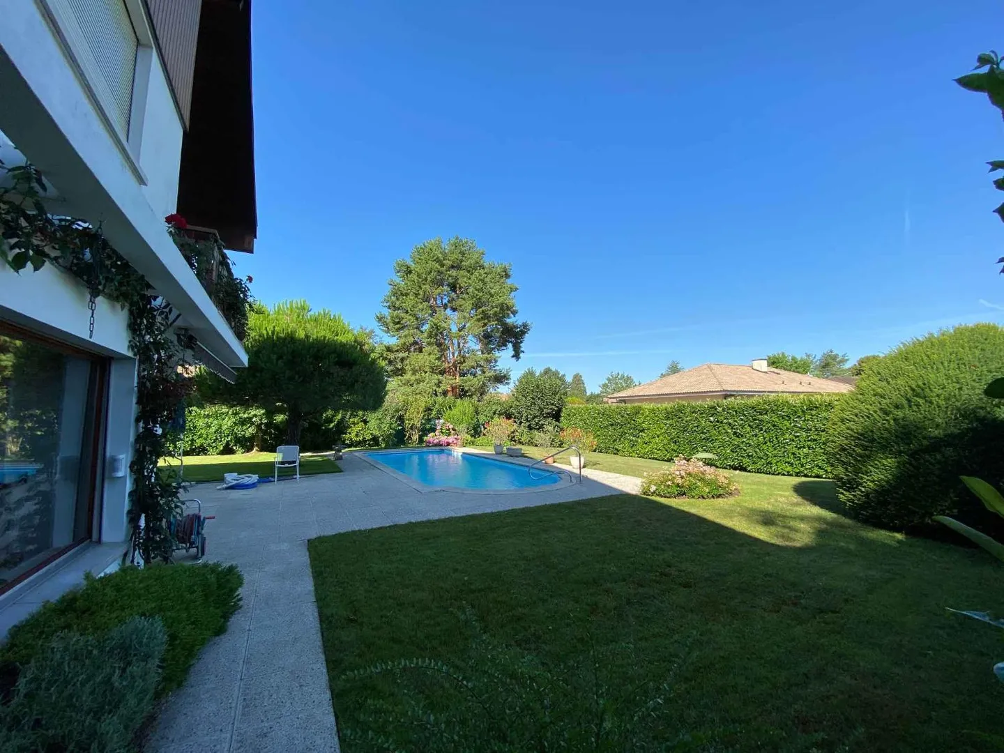 Villa with 7 rooms - Photo 2 of 13