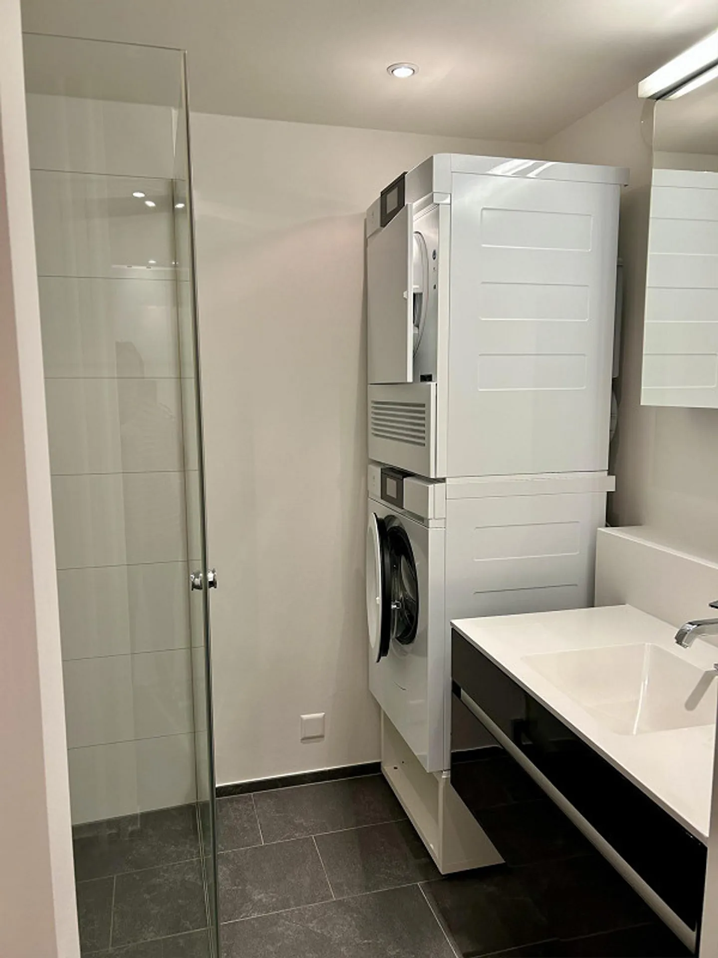 Sonnige 3,5-Zimmer-Wohnung in Zug - Foto 3 von 5