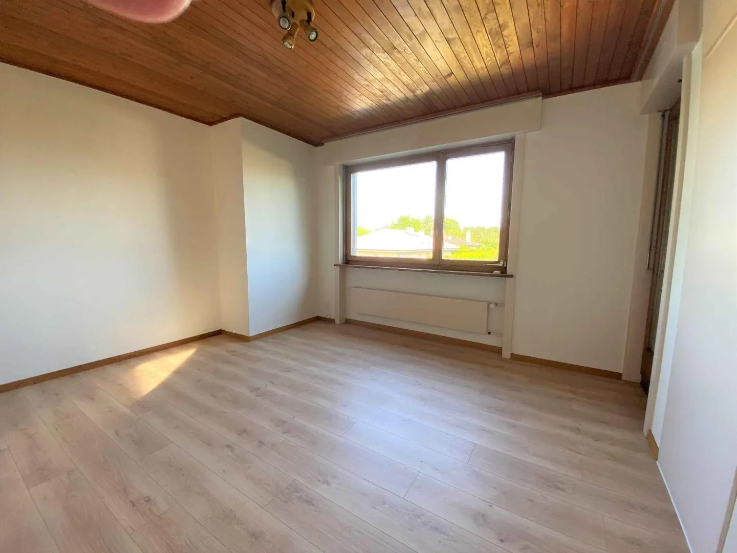 Villa with 7 rooms - Photo 11 of 13