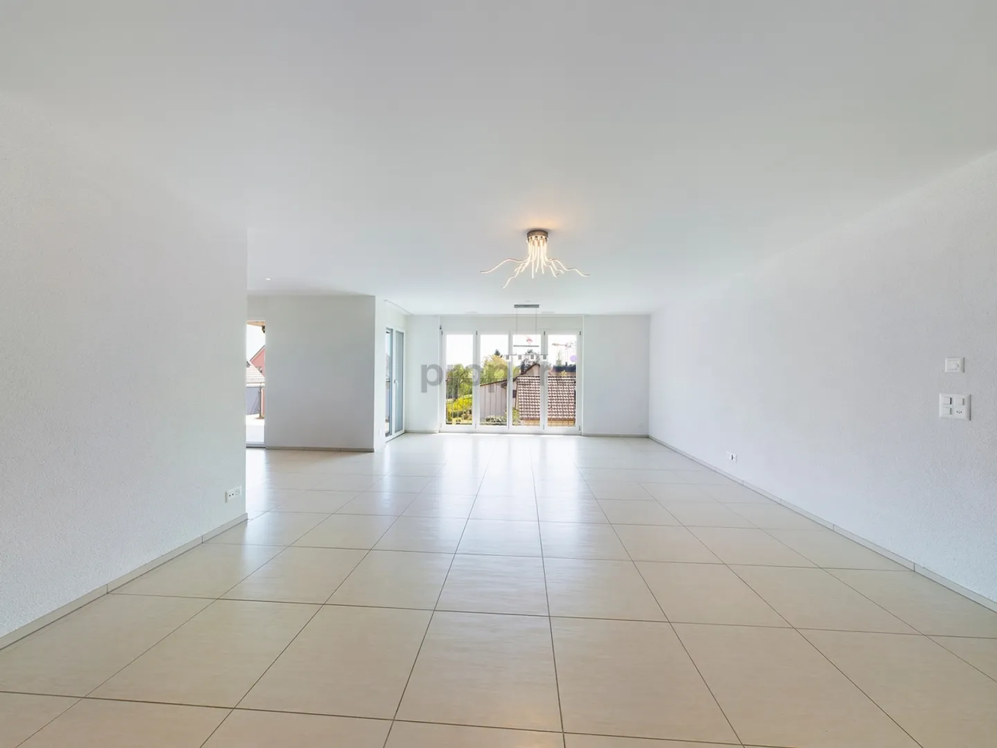 Einzigartige Gelegenheit! Geräumige 5.5-Zimmer-Wohnung in Dielsdorf - Foto 1 von 10
