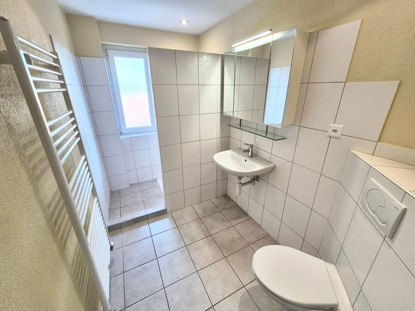 Apartment with 4.5 rooms and large south terrace - Photo 7 of 7