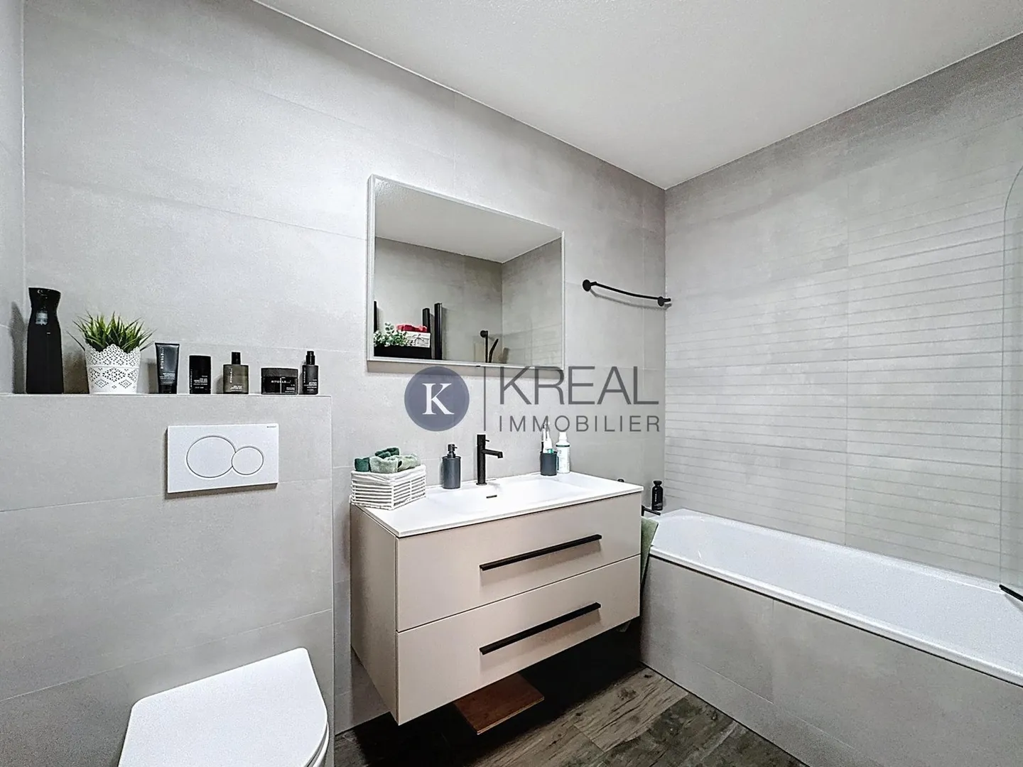 Appartement spacieux de 4,5 pièces avec jardin et terrasse privés : lumineux et rénové ! - Photo 8 sur 13