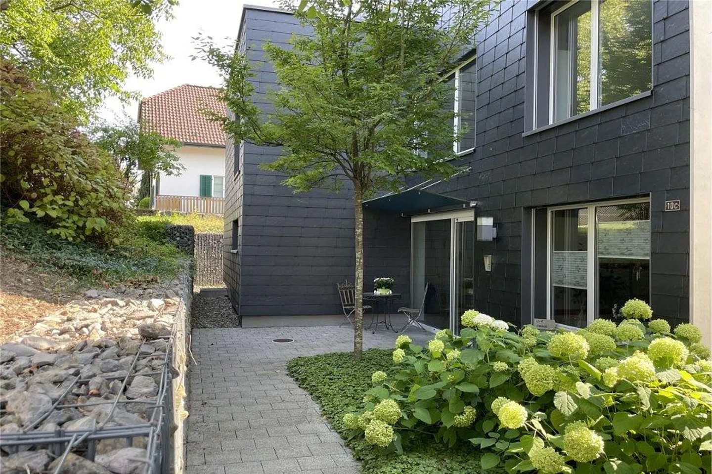 Space, Light, Far View: Living at the Highest Level - Photo 3 of 13