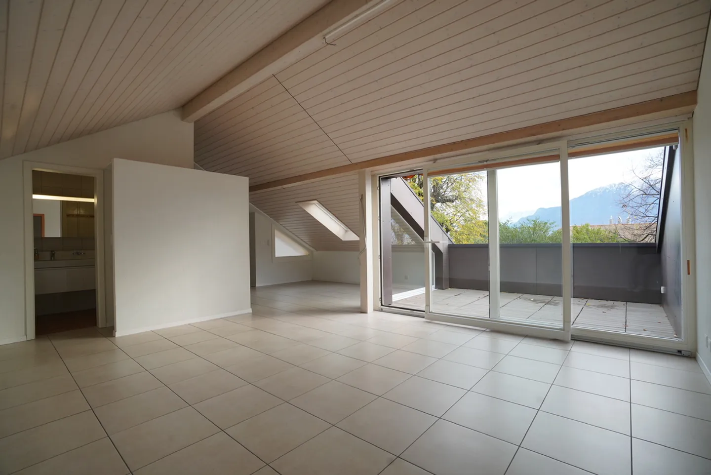 Dernier étage 4.5 pièces - Photo 2 sur 19