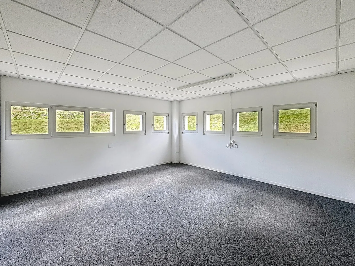 LOUER - Surface commerciale/bureaux à Givisiez - Photo 1 sur 7