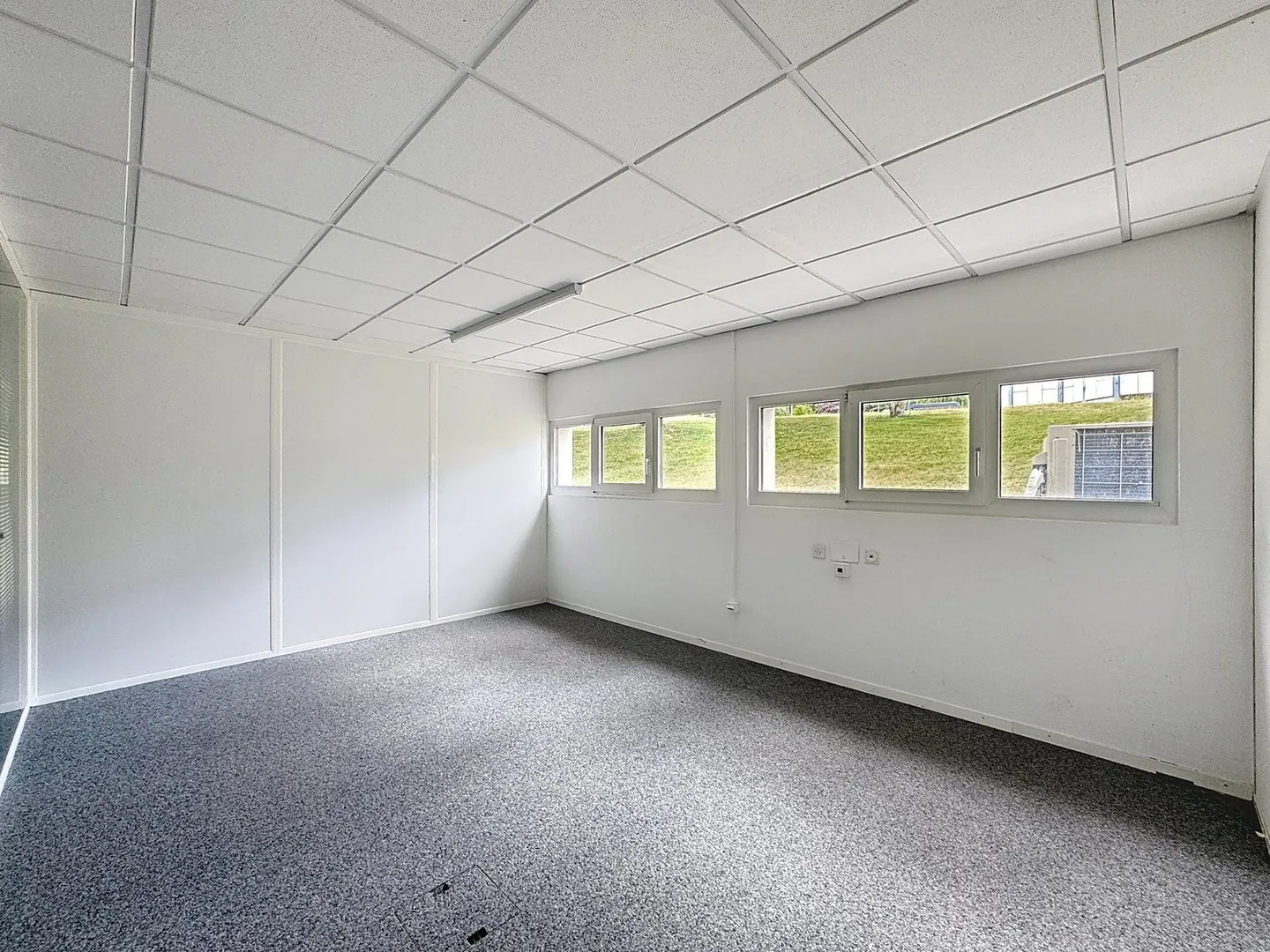 LOUER - Surface commerciale/bureaux à Givisiez - Photo 4 sur 7