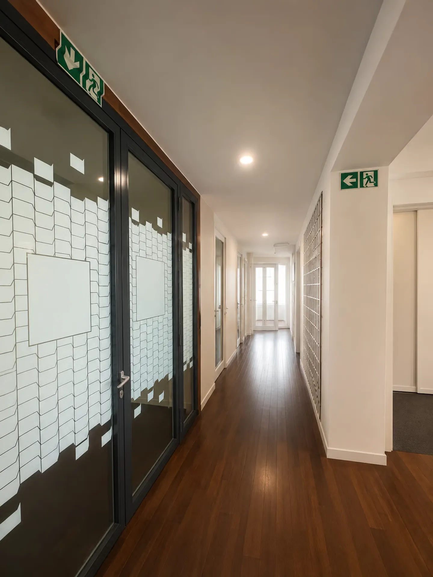 240 m² Offices in the city center - Photo 7 of 10