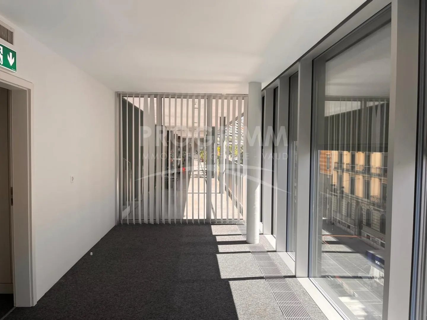 Section Junction - Superb offices of 100m2 - 3rd floor - Bright and air-conditioned - Optional parking. - Photo 4 of 6