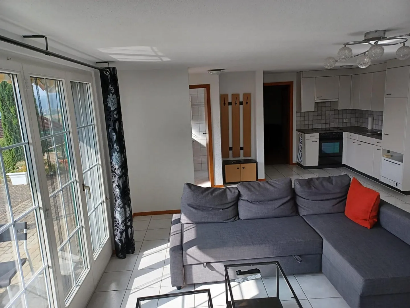 Appartement 2 pièces ensoleillé - Photo 2 sur 4