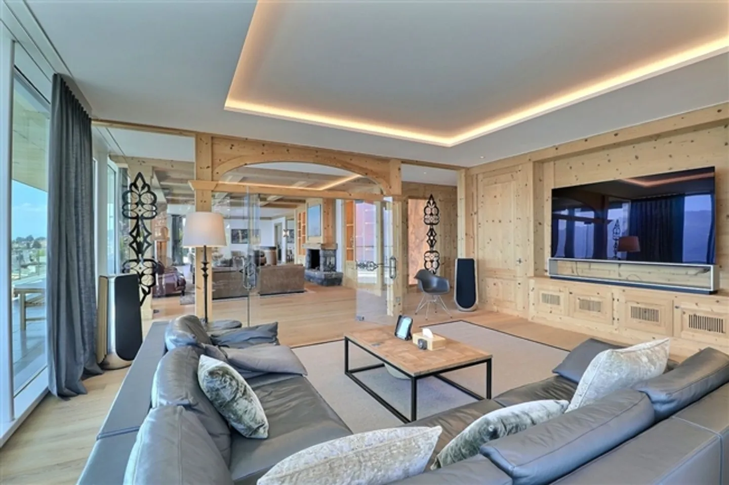 EXCEPTIONAL PENTHOUSE – 180° VIEW - Photo 8 of 13