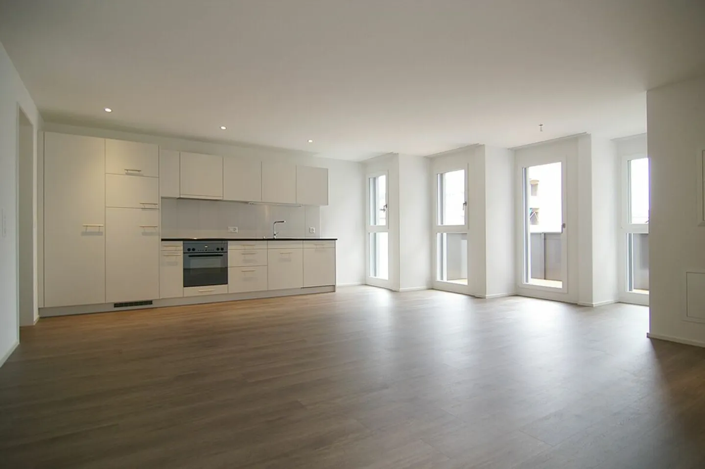 Designer Apartment for Rent on the 1st Floor Left - Photo 4 of 9