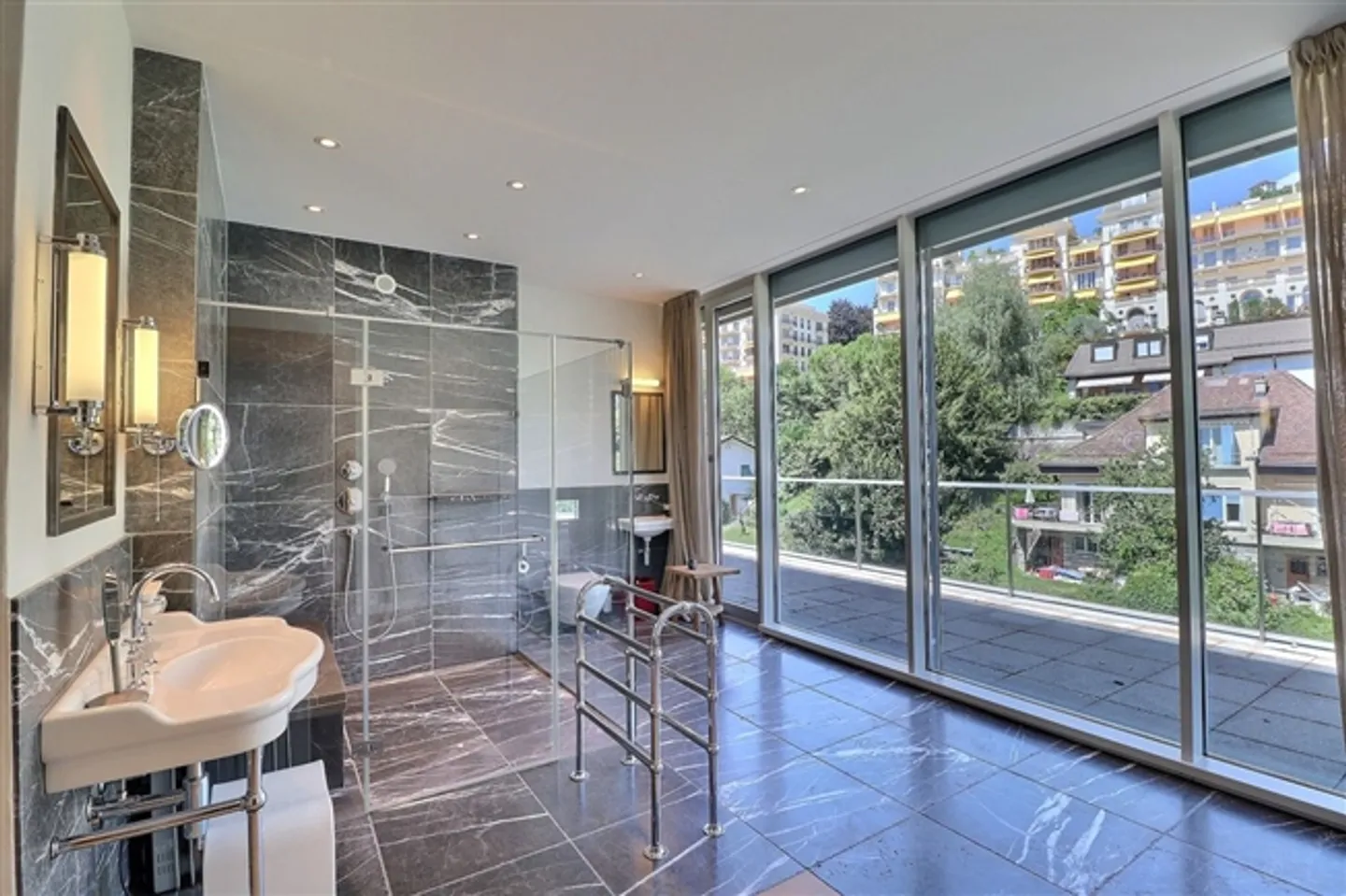 EXCEPTIONAL PENTHOUSE – 180° VIEW - Photo 10 of 13