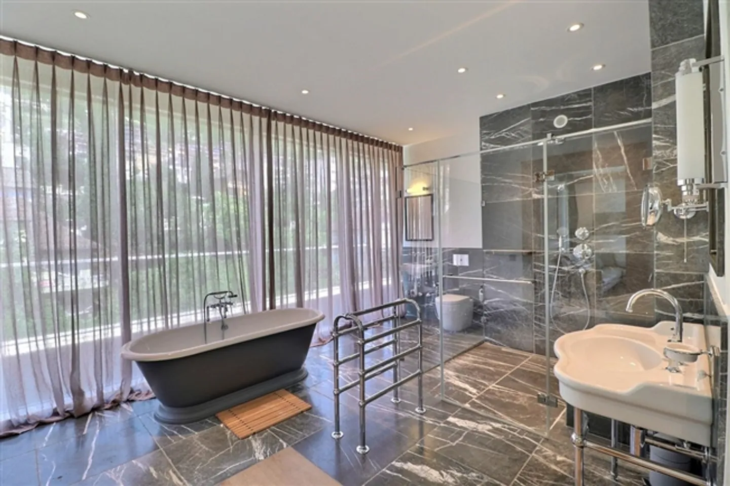 EXCEPTIONAL PENTHOUSE – 180° VIEW - Photo 9 of 13