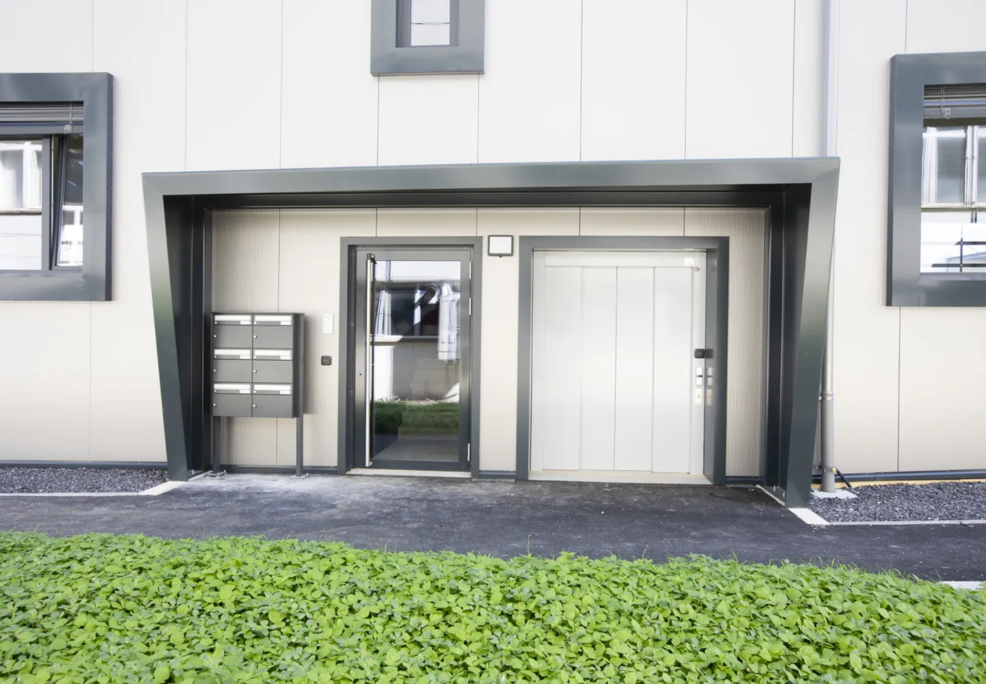 Bright and Modern Loft - Elevator - Flexible Rental Agreement - Photo 3 of 5