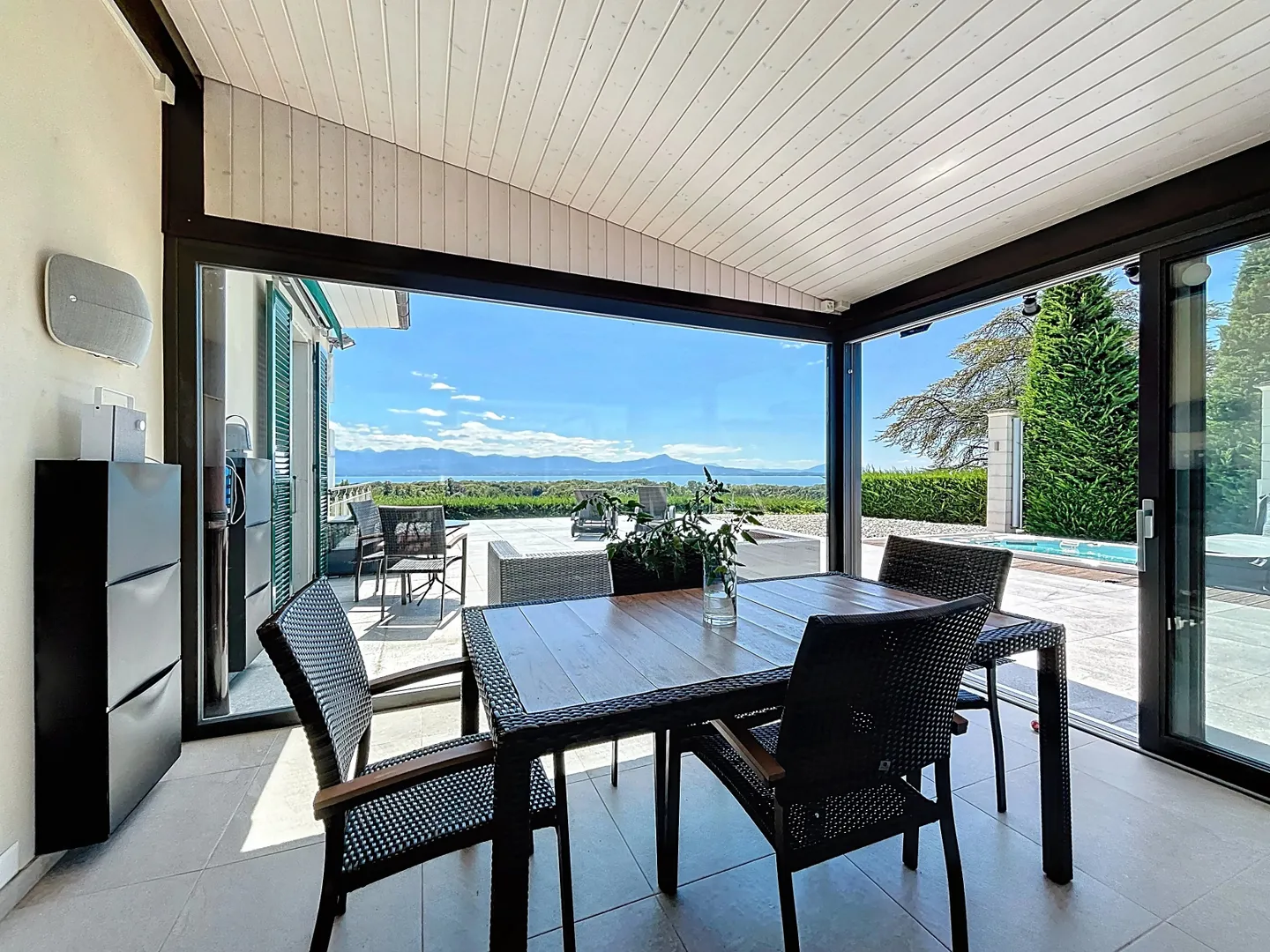 Magnifique villa à la vue imprenable sur le lac - Photo 15 of 17