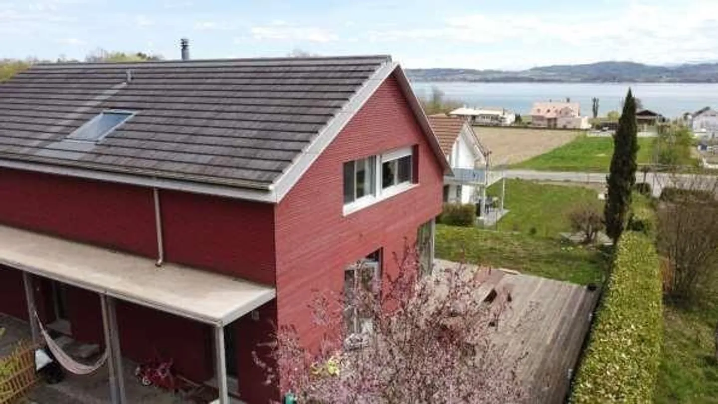 7.5 Room Single Family House - Photo 2 of 5