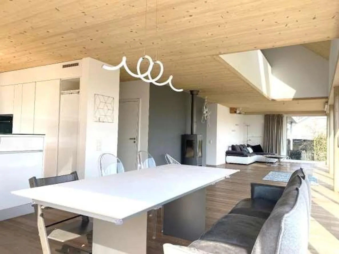 7.5 Room Single Family House - Photo 3 of 5