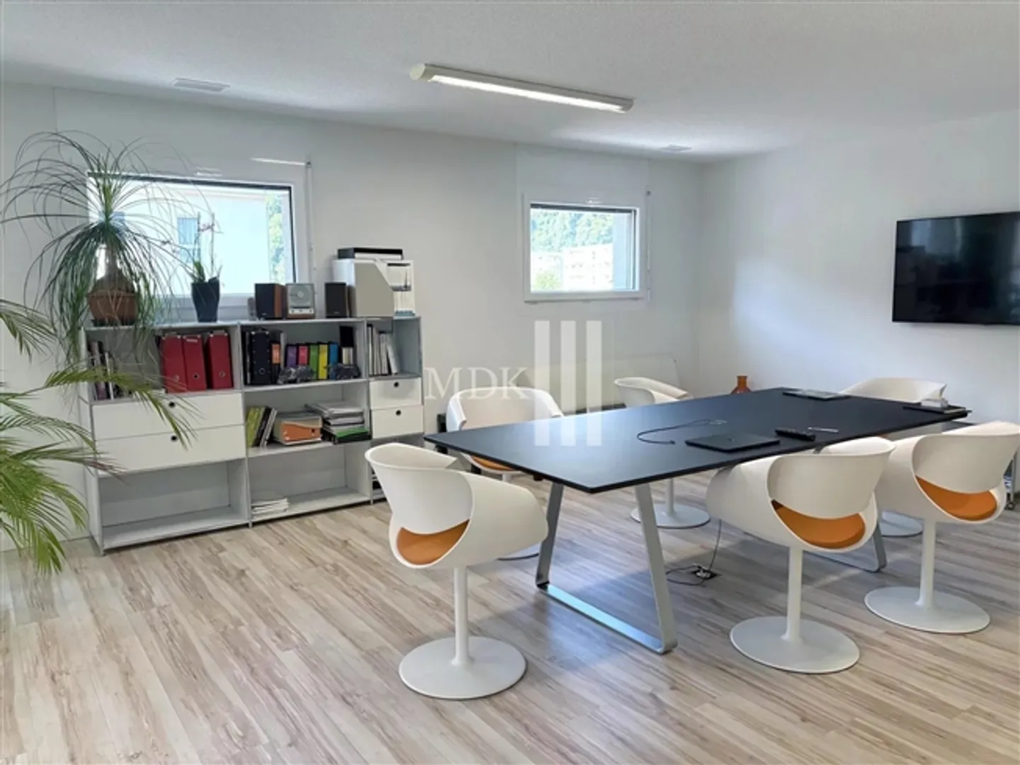 Spazi commerciali spaziosi (ideali per uffici e aziende di servizi) in affitto a Monthey - Foto 2 di 12