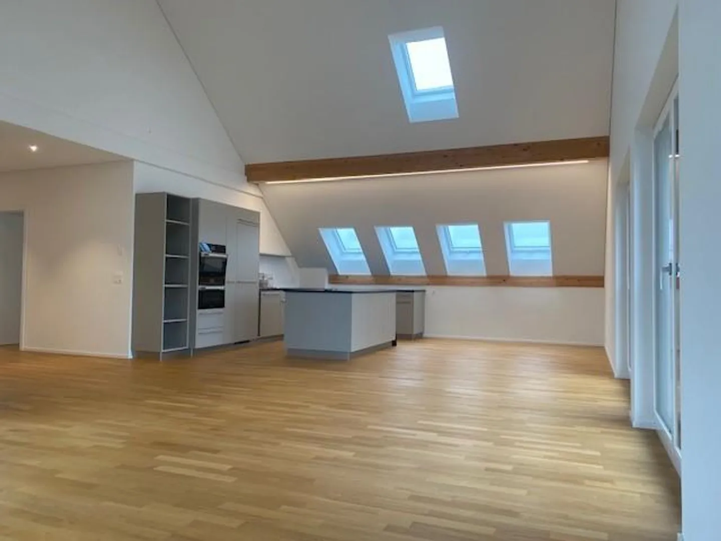 Modernes Apartment mit schöner Aussicht - Foto 2 von 14