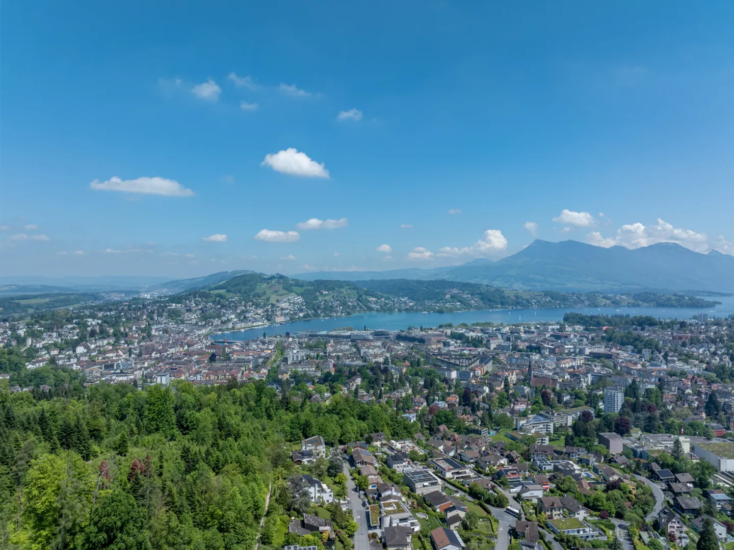 Stilvolle 5.5 Zimmer Wohnung mit privilegierter Aussicht - Foto 1 von 4