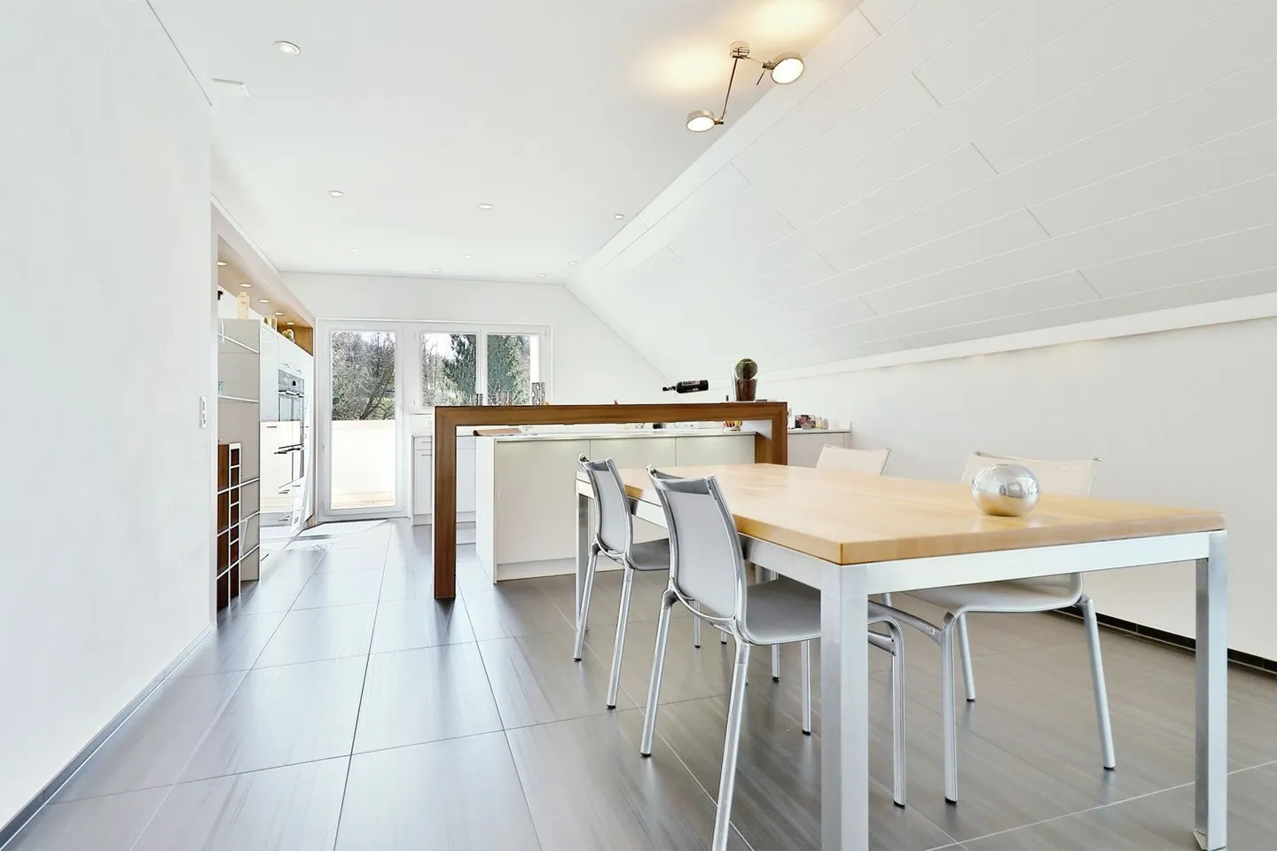 Get more for your money, outside of Baden in the municipality of Rudolfstetten - Photo 5 of 9