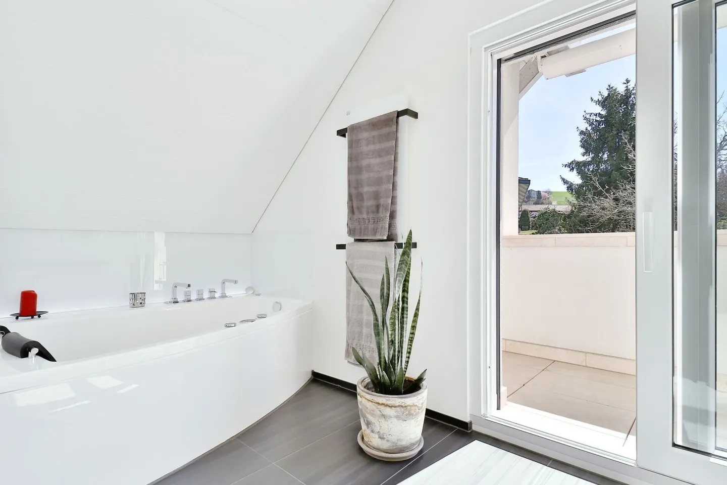 Get more for your money, outside of Baden in the municipality of Rudolfstetten - Photo 4 of 9