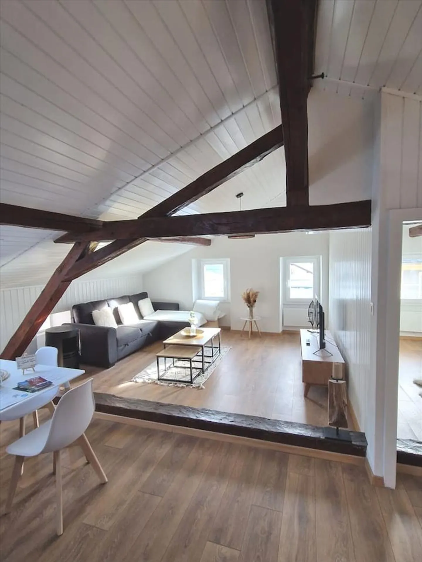 Attique à louer - Photo 3 sur 9