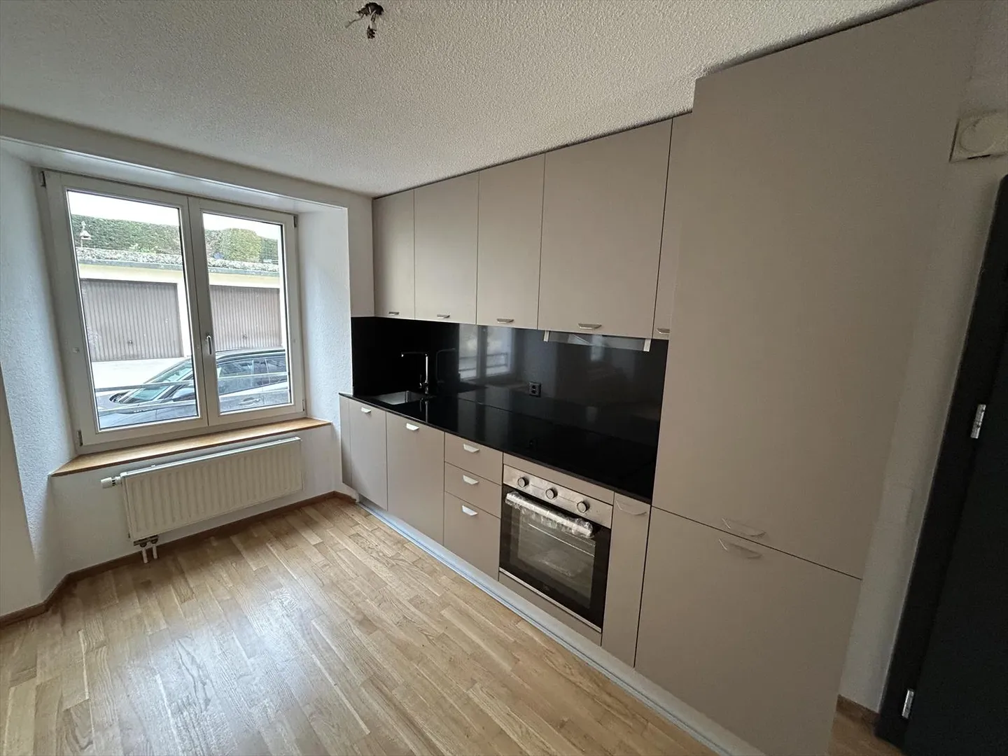 In affitto: bellissimo duplex di 4,5 stanze ristrutturato con giardino privato - Midi 14, St-Imier - Foto 2 di 12