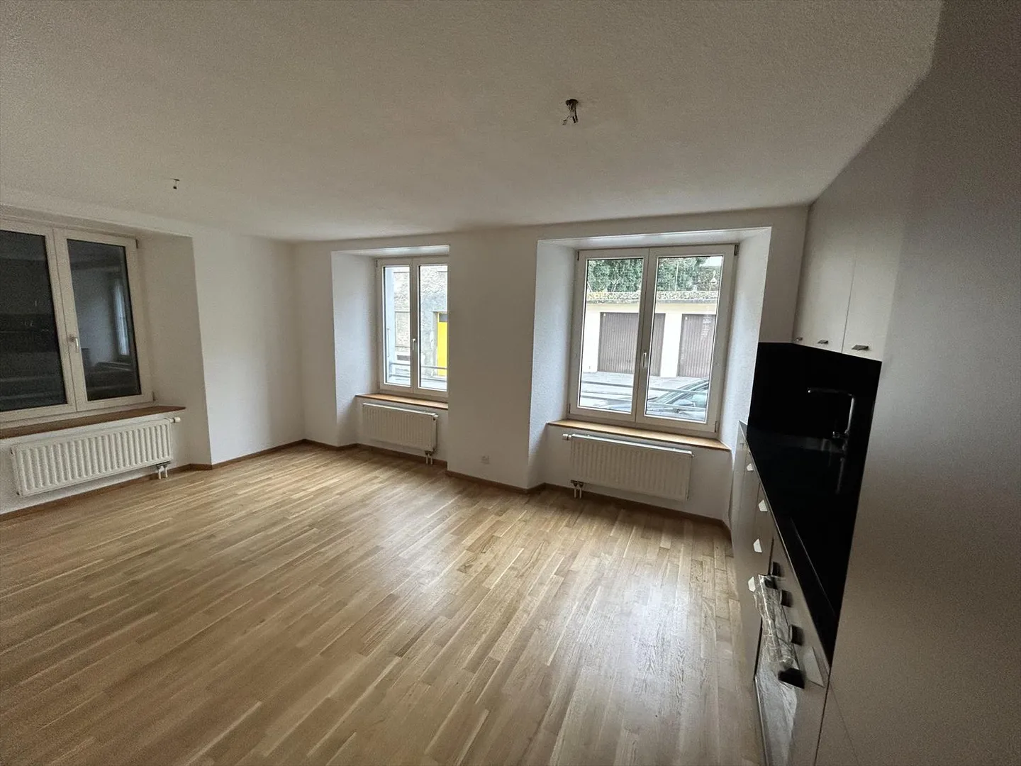 In affitto: bellissimo duplex di 4,5 stanze ristrutturato con giardino privato - Midi 14, St-Imier - Foto 3 di 12