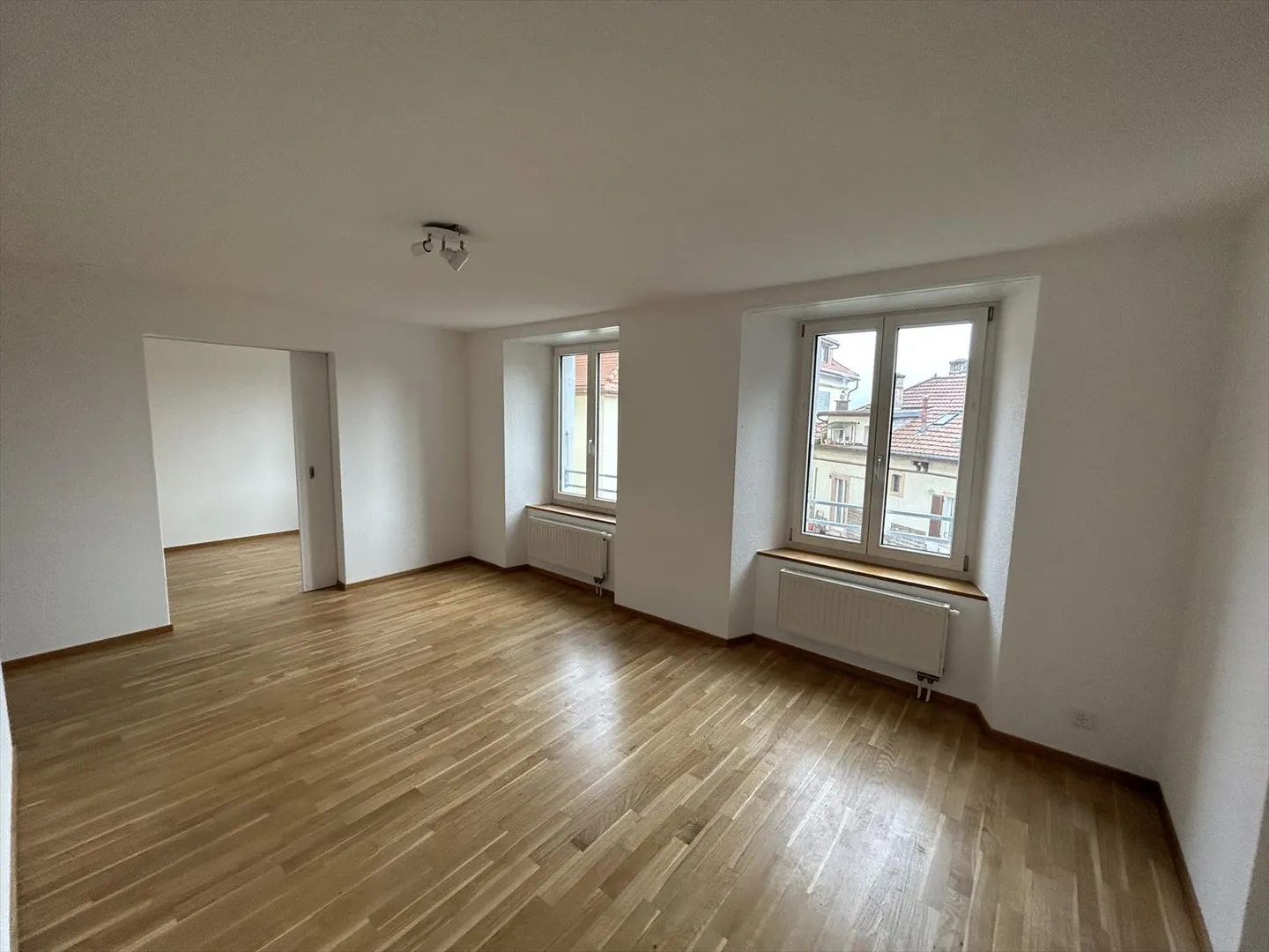 In affitto: bellissimo duplex di 4,5 stanze ristrutturato con giardino privato - Midi 14, St-Imier - Foto 4 di 12