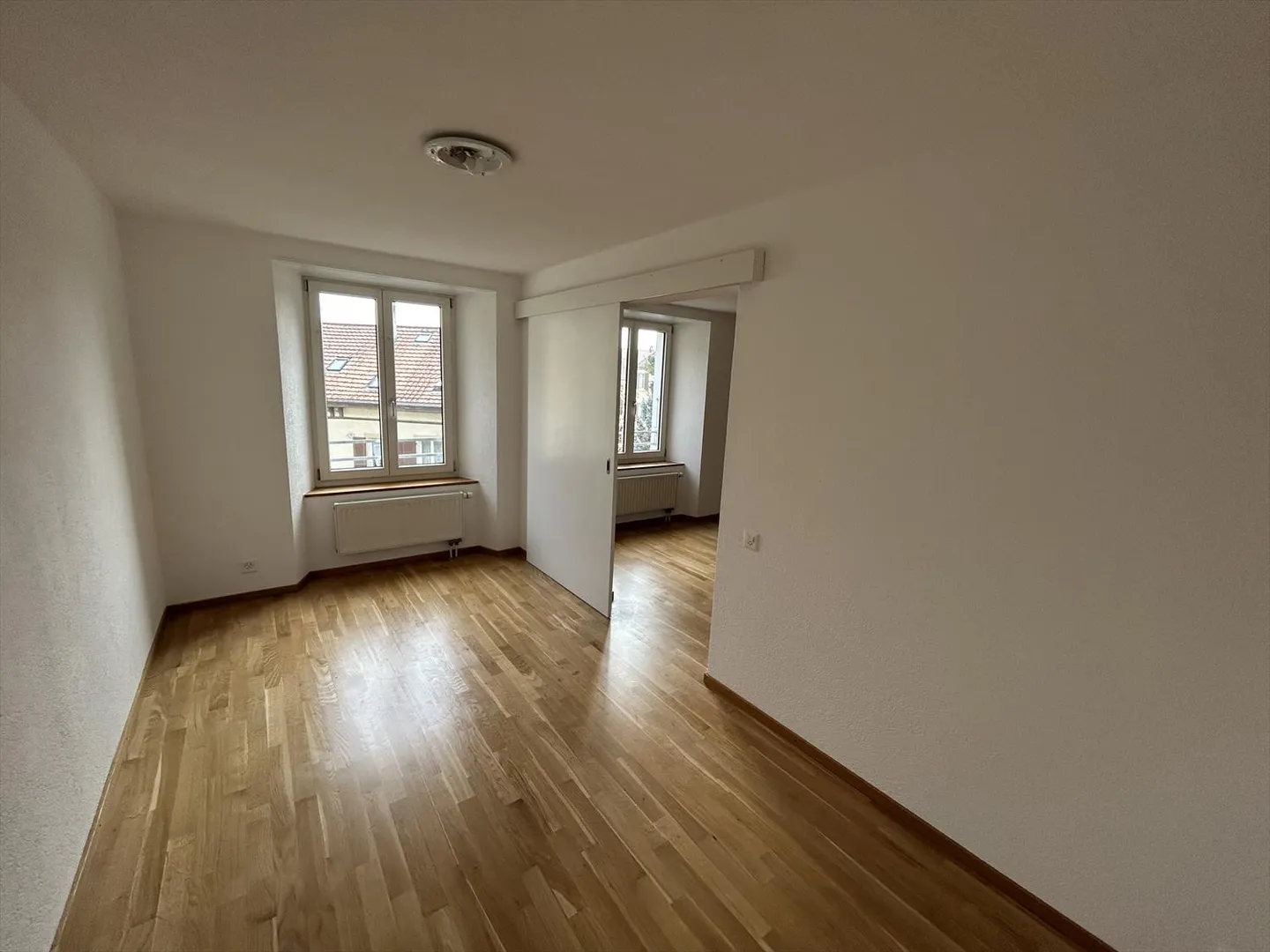 In affitto: bellissimo duplex di 4,5 stanze ristrutturato con giardino privato - Midi 14, St-Imier - Foto 5 di 12