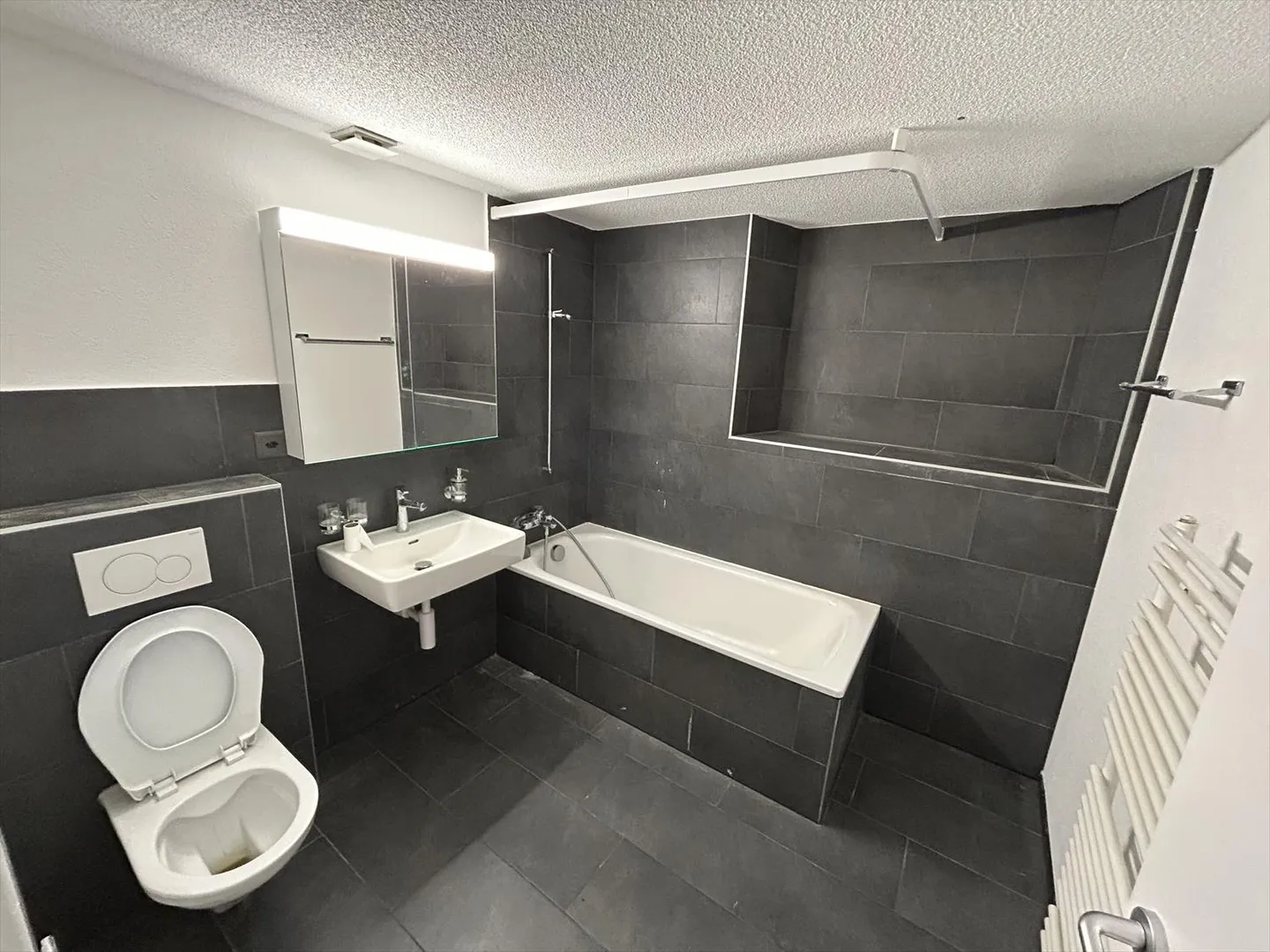 In affitto: bellissimo duplex di 4,5 stanze ristrutturato con giardino privato - Midi 14, St-Imier - Foto 6 di 12