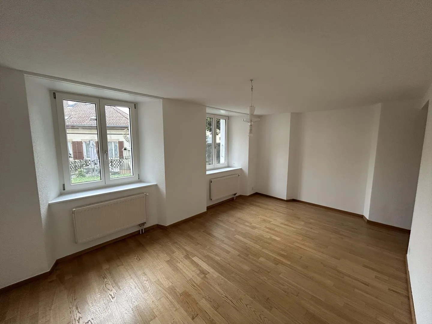 In affitto: bellissimo duplex di 4,5 stanze ristrutturato con giardino privato - Midi 14, St-Imier - Foto 8 di 12