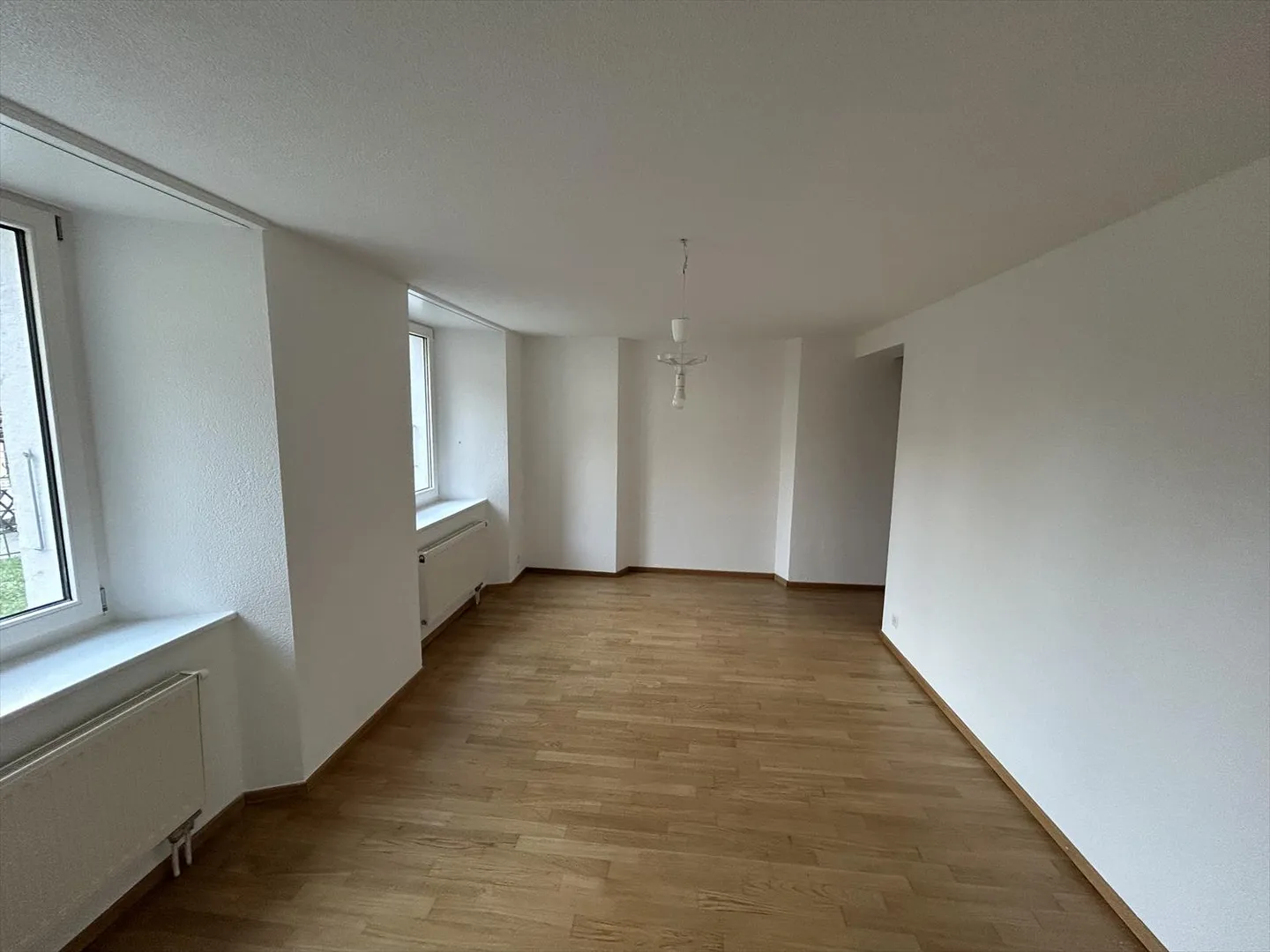 In affitto: bellissimo duplex di 4,5 stanze ristrutturato con giardino privato - Midi 14, St-Imier - Foto 11 di 12