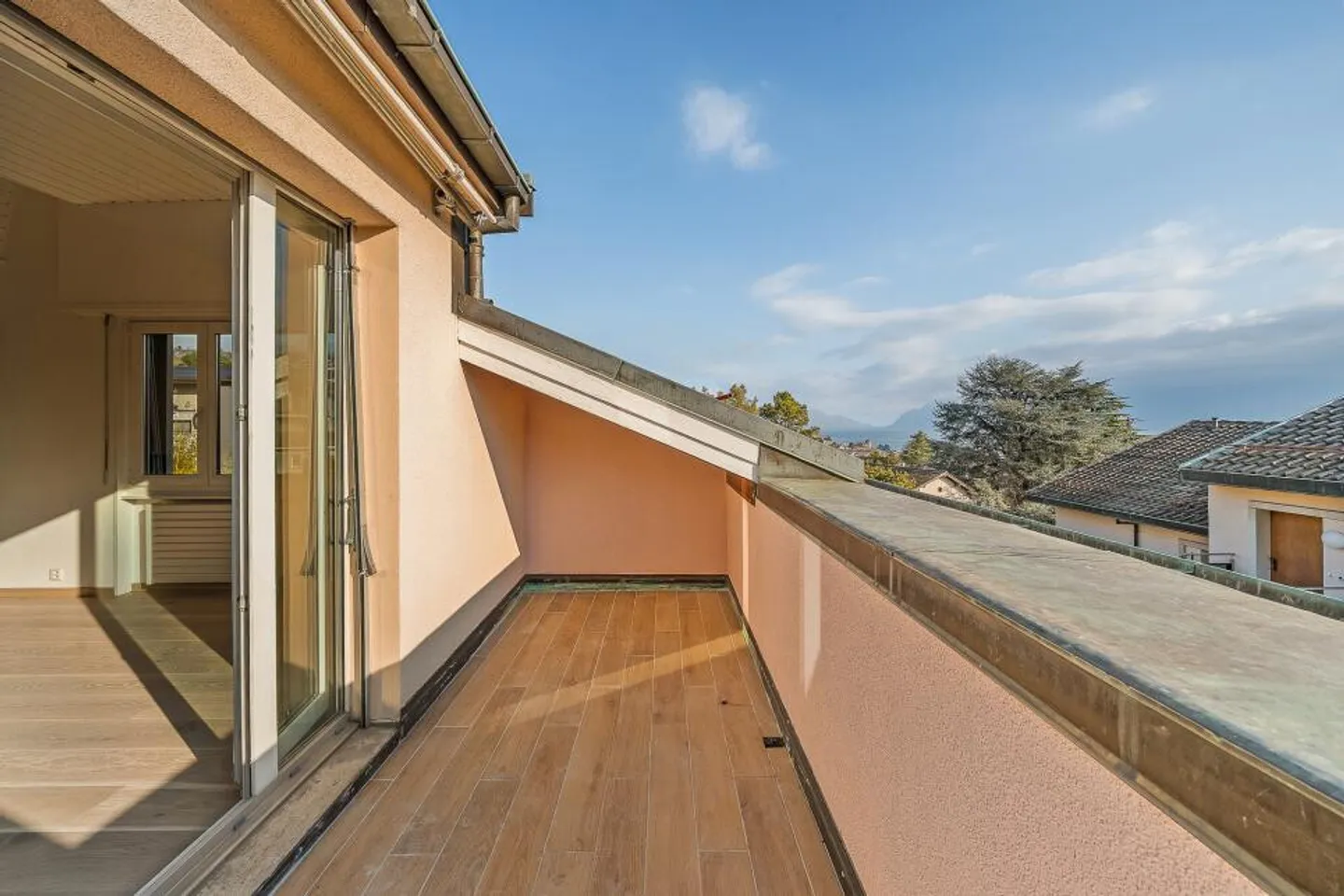 SELTEN AUF DEM MARKT - RENOVIERTE ATTIKAWOHNUNG - Foto 3 von 10