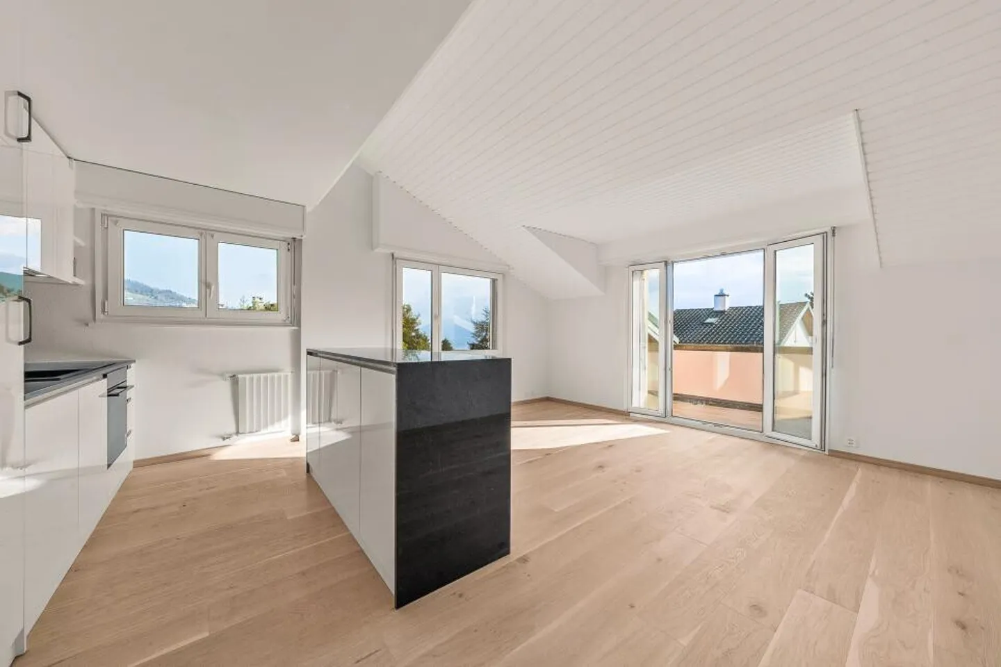 SELTEN AUF DEM MARKT - RENOVIERTE ATTIKAWOHNUNG - Foto 6 von 10