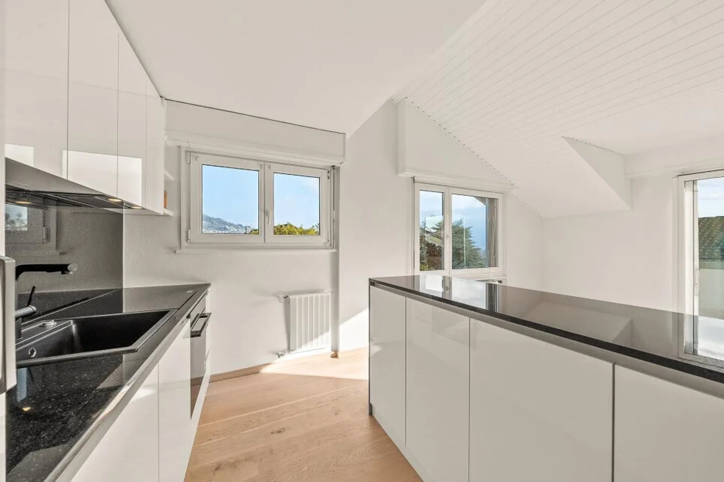 SELTEN AUF DEM MARKT - RENOVIERTE ATTIKAWOHNUNG - Foto 7 von 10