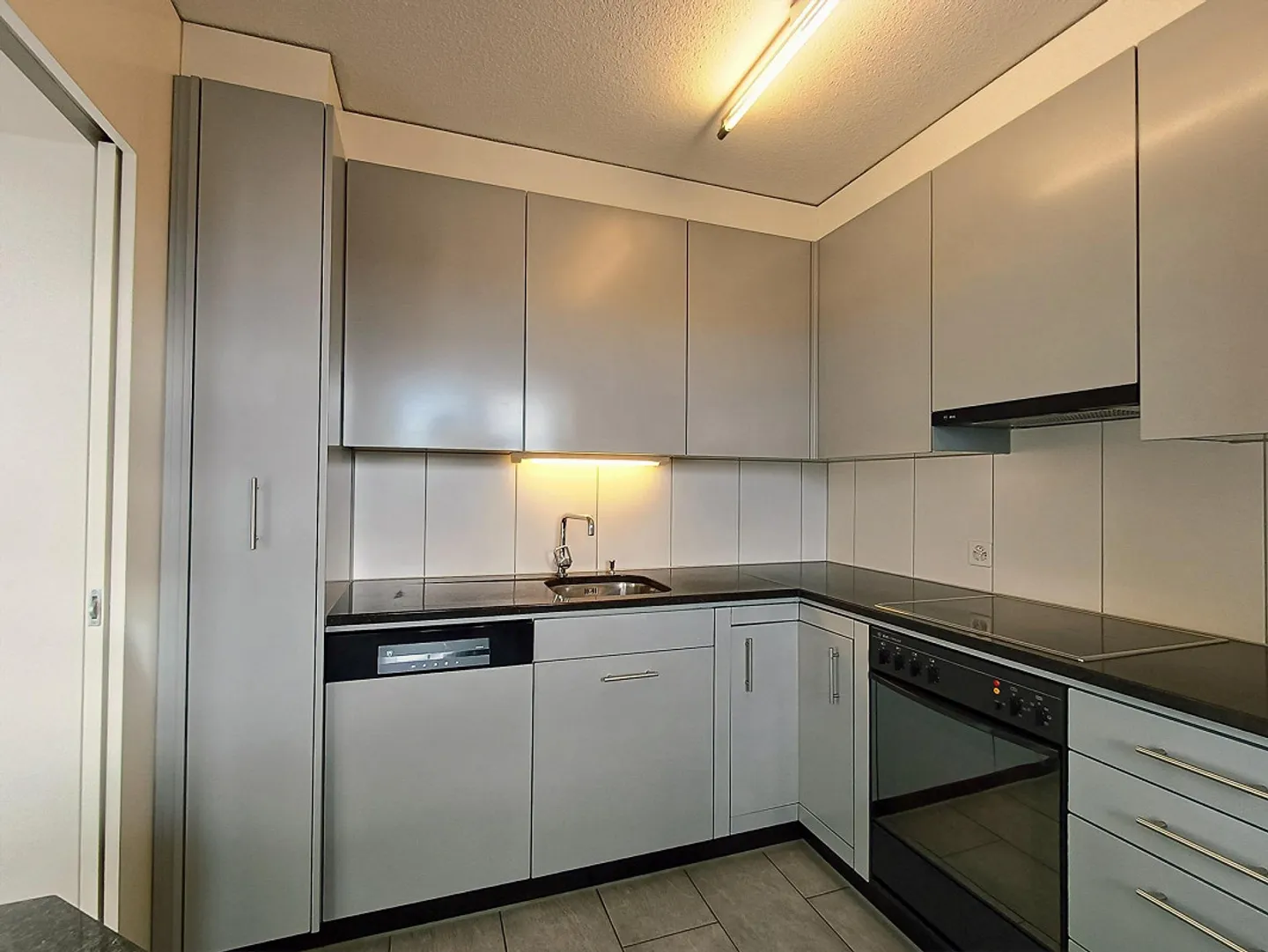 APPARTEMENT 3 ½ CHAMBRES ENSOLEILLÉ ET BIEN ENTRETENU AVEC UNE VUE IMPRENABLE À BAAR - Photo 3 sur 13