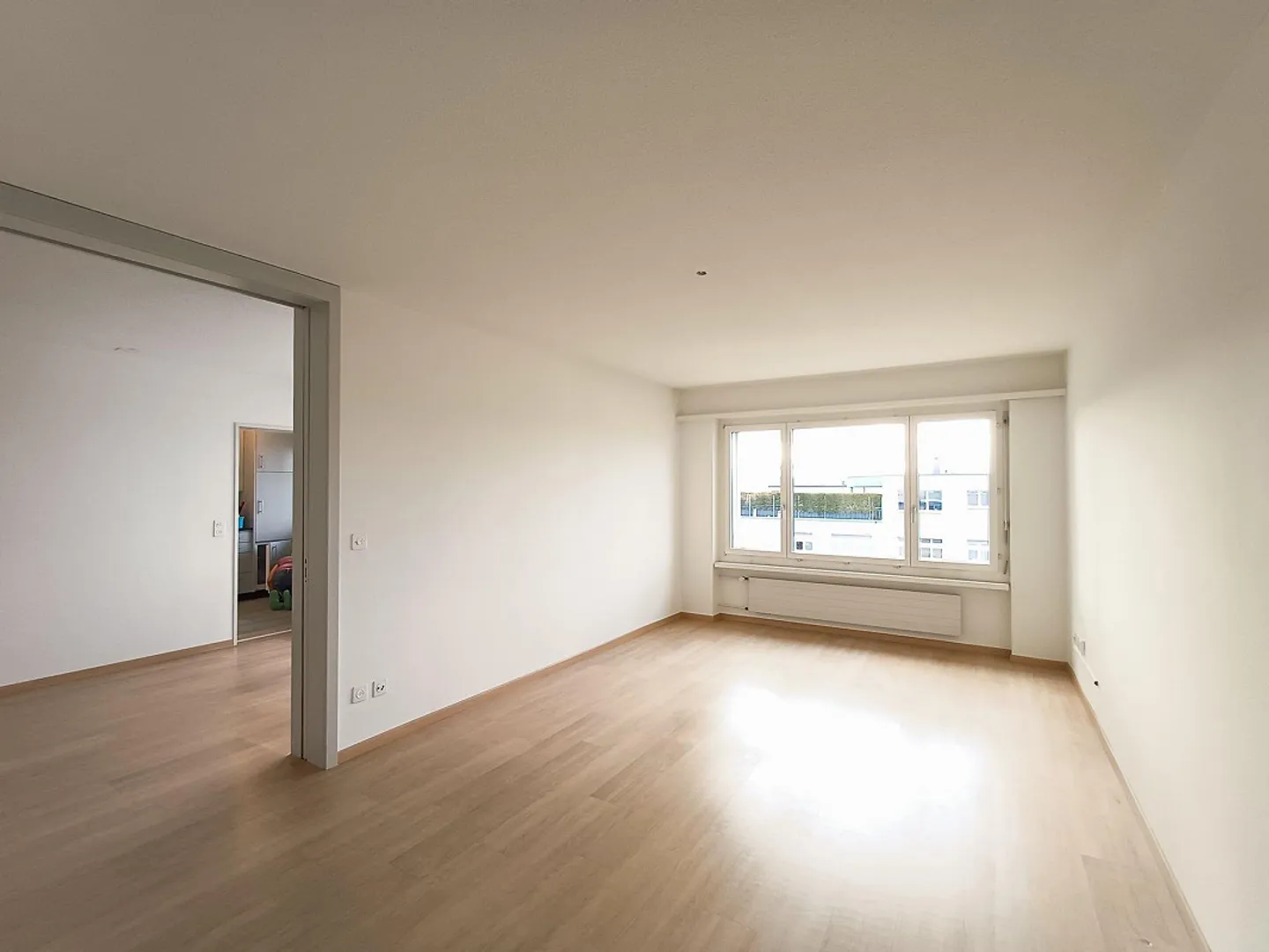 APPARTEMENT 3 ½ CHAMBRES ENSOLEILLÉ ET BIEN ENTRETENU AVEC UNE VUE IMPRENABLE À BAAR - Photo 7 sur 13