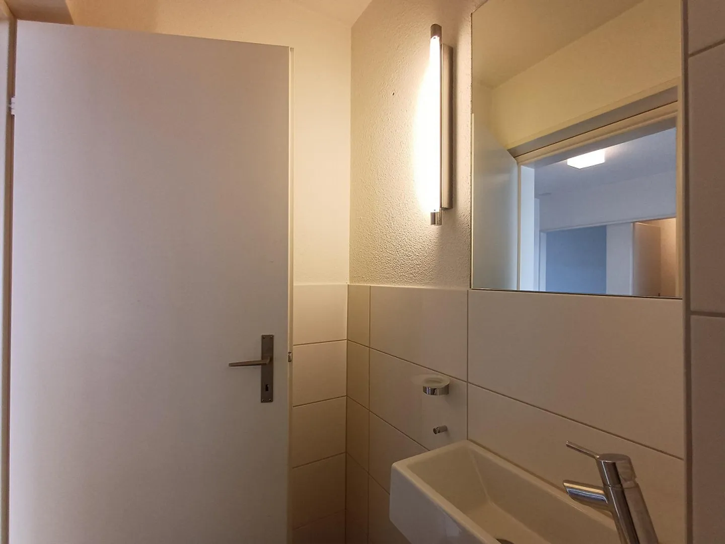 APPARTEMENT 3 ½ CHAMBRES ENSOLEILLÉ ET BIEN ENTRETENU AVEC UNE VUE IMPRENABLE À BAAR - Photo 6 sur 13