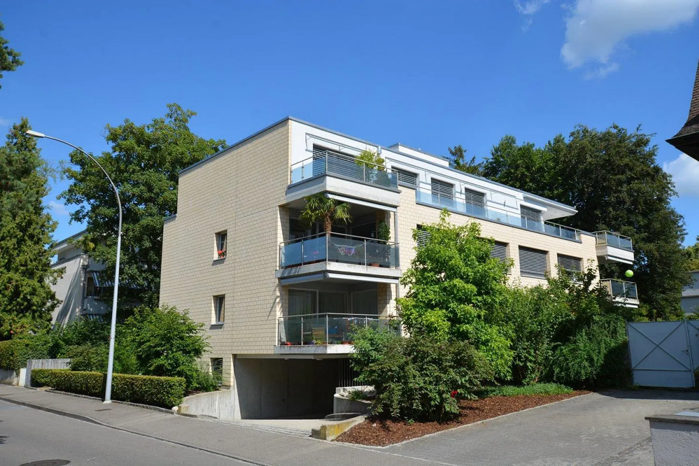 Light-flooded 6.5-room maisonette with balcony in green Riehen - Photo 1 of 13