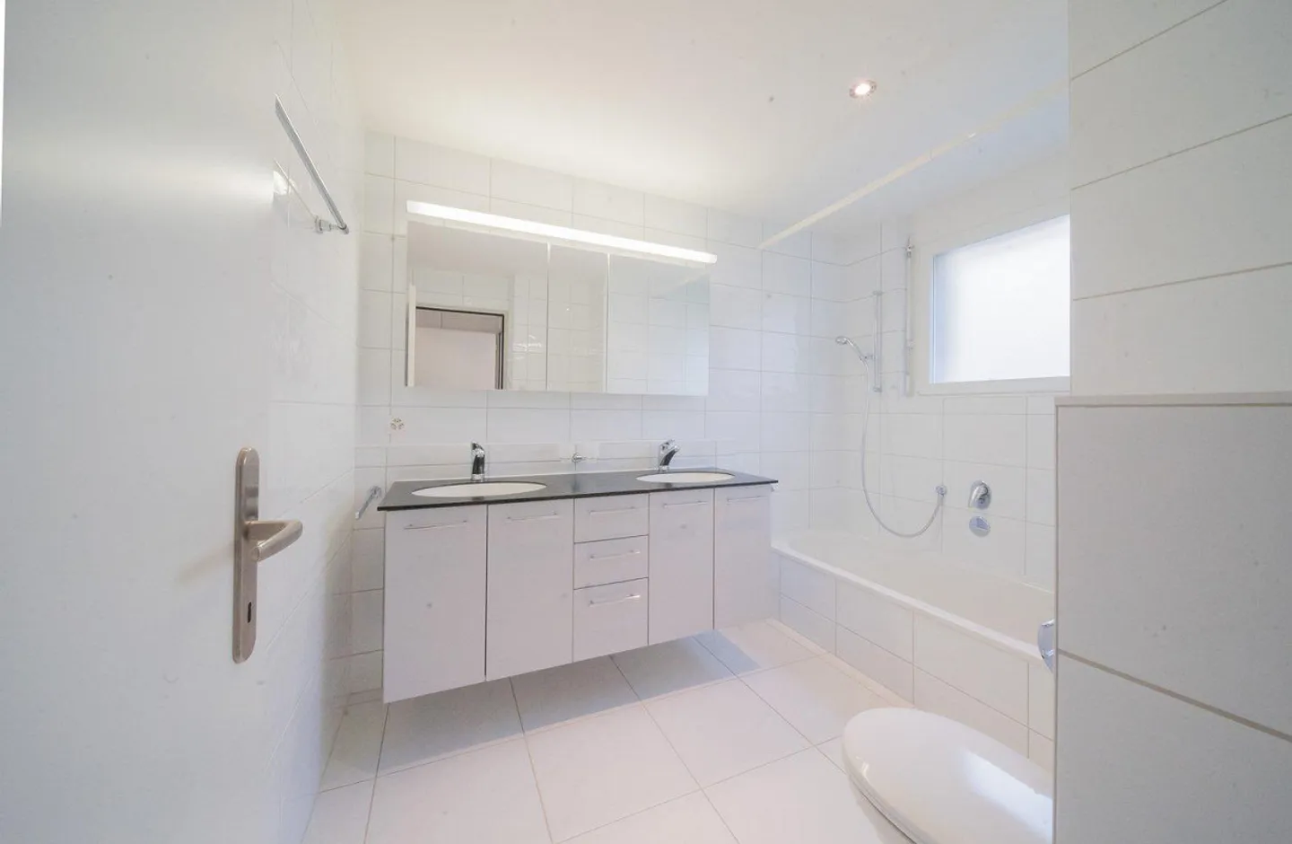 Light-flooded 6.5-room maisonette with balcony in green Riehen - Photo 10 of 13