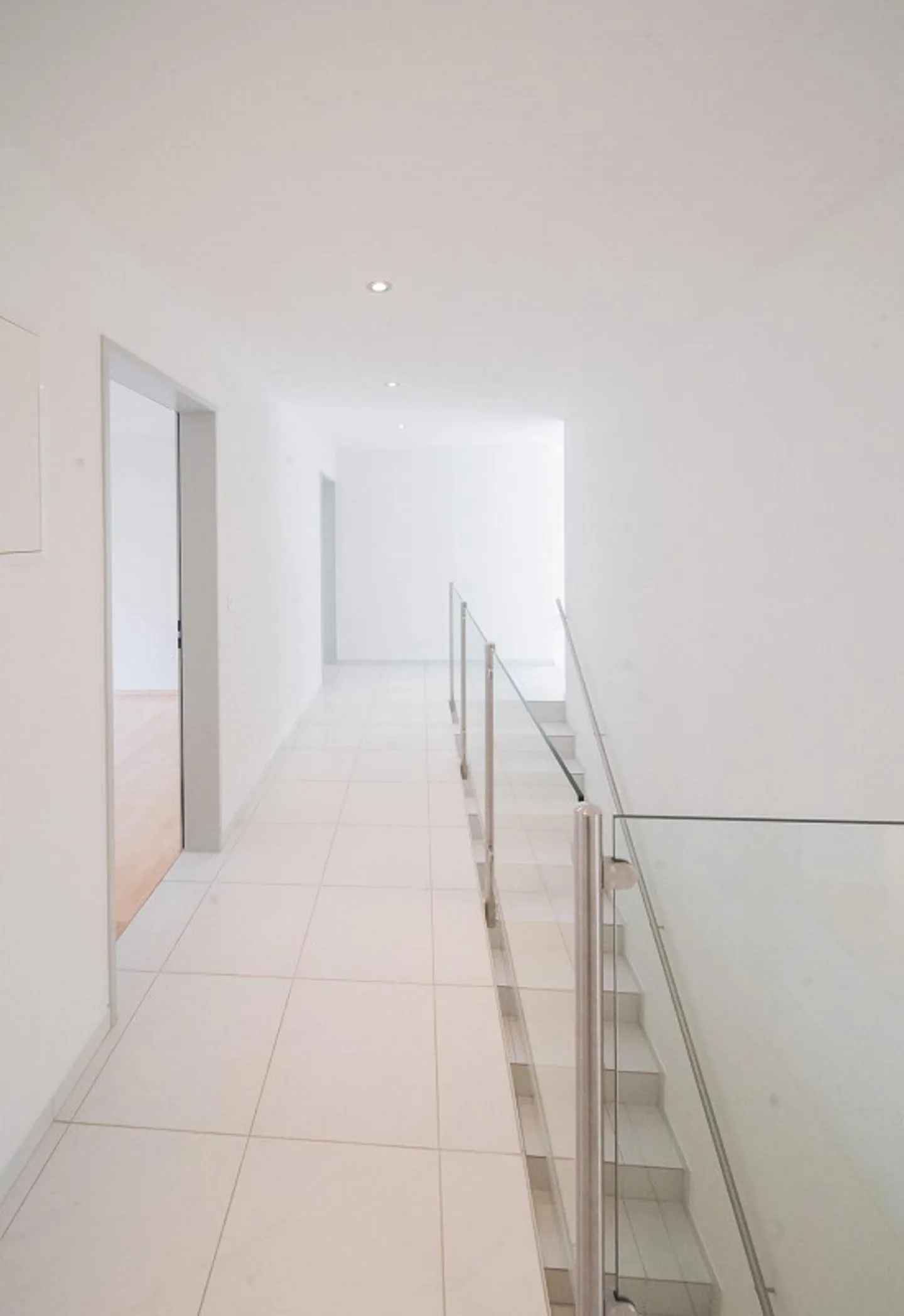 Light-flooded 6.5-room maisonette with balcony in green Riehen - Photo 12 of 13
