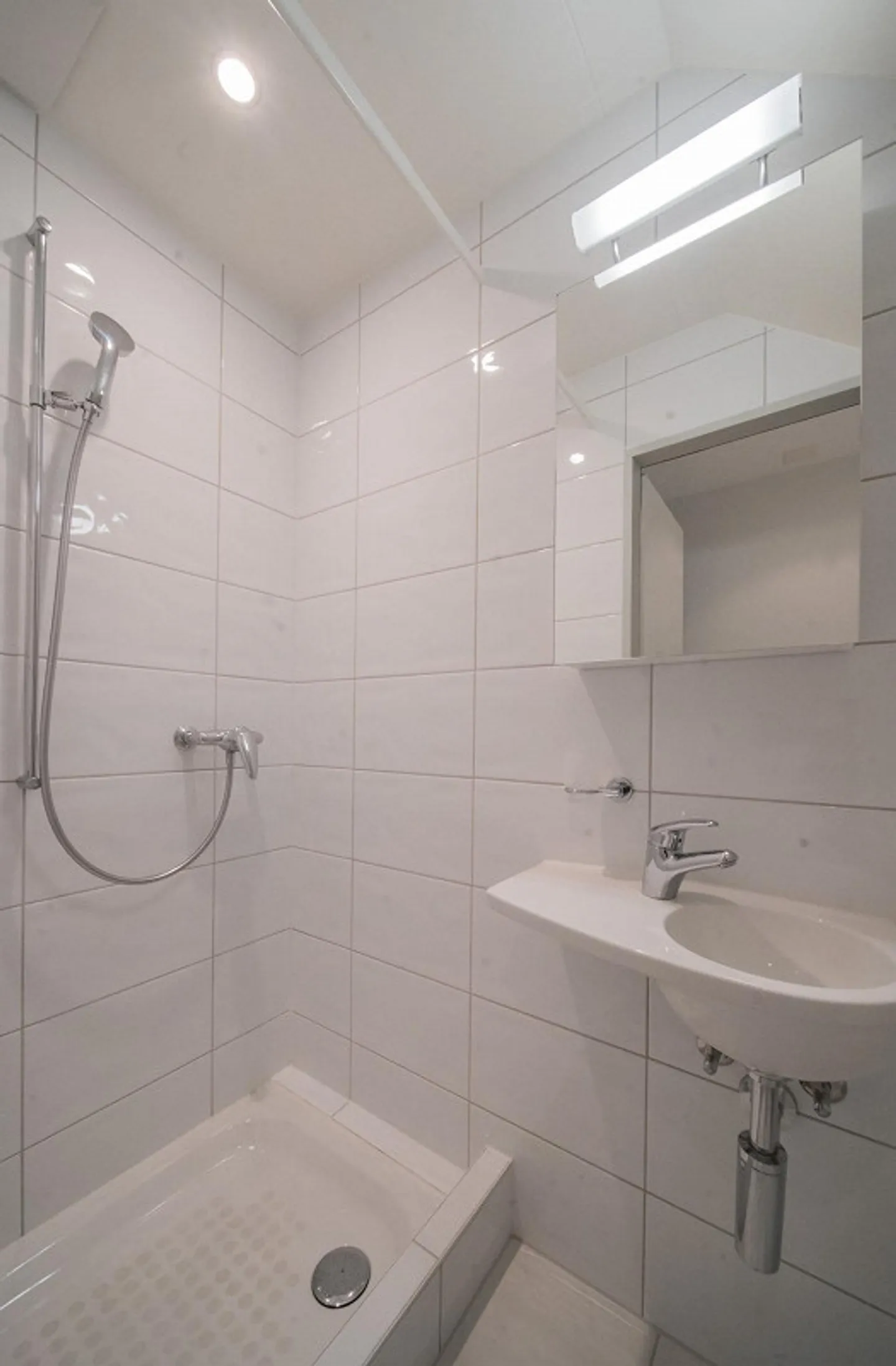 Light-flooded 6.5-room maisonette with balcony in green Riehen - Photo 13 of 13