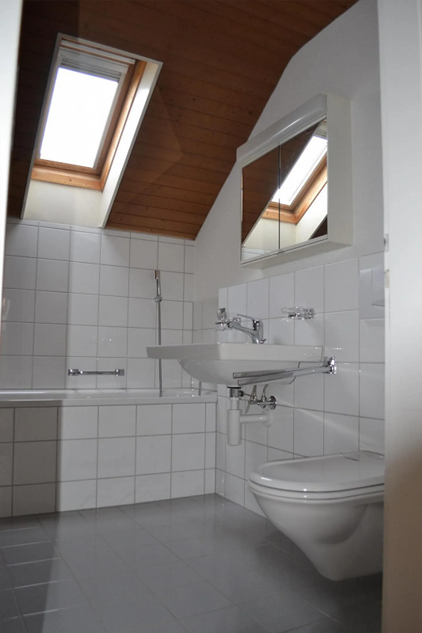 3.5 Room Attic Apartment - Photo 8 of 12