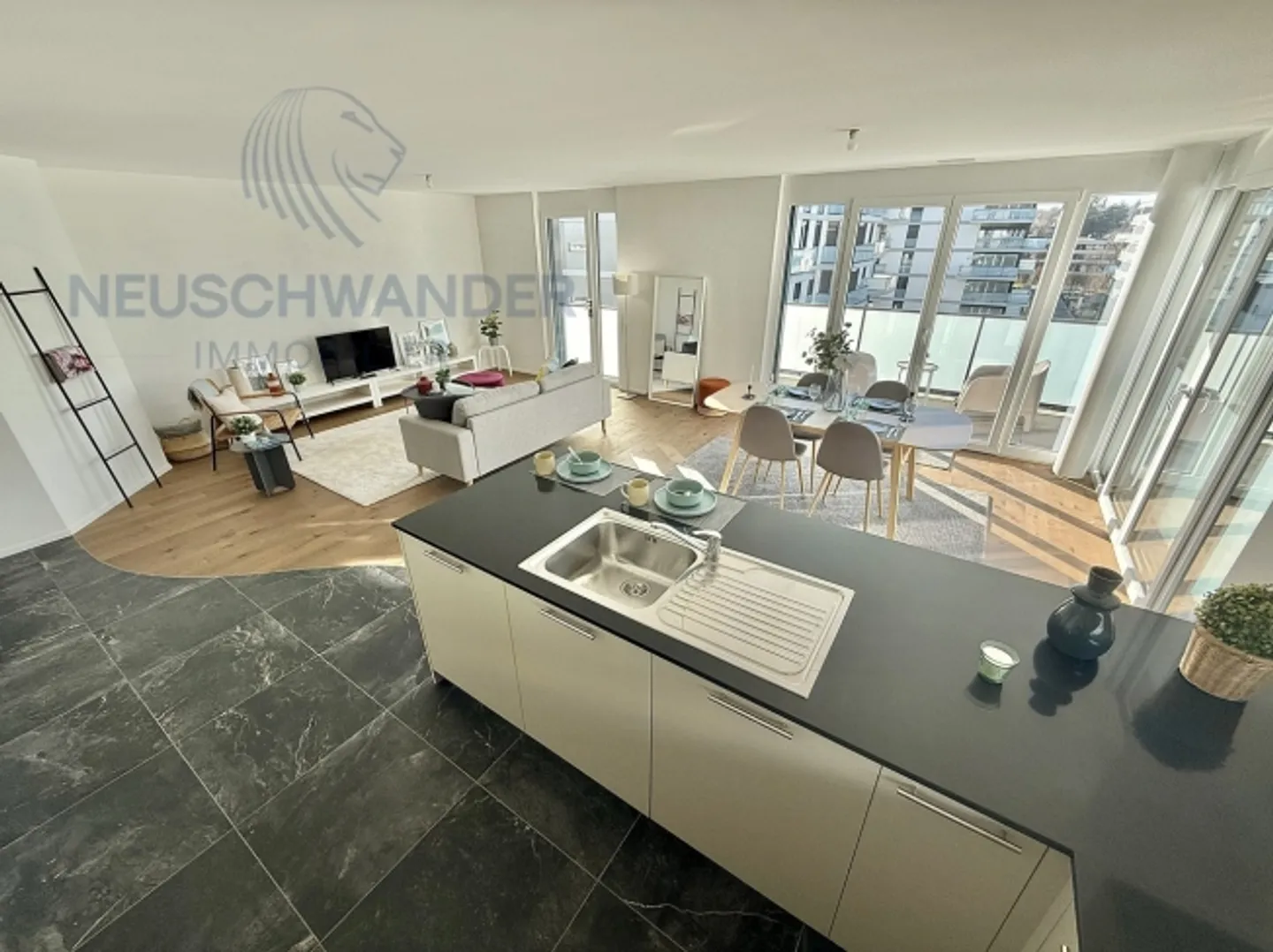 Situato nelle immediate vicinanze del centro città in un angolo di verde - Foto 1 di 10