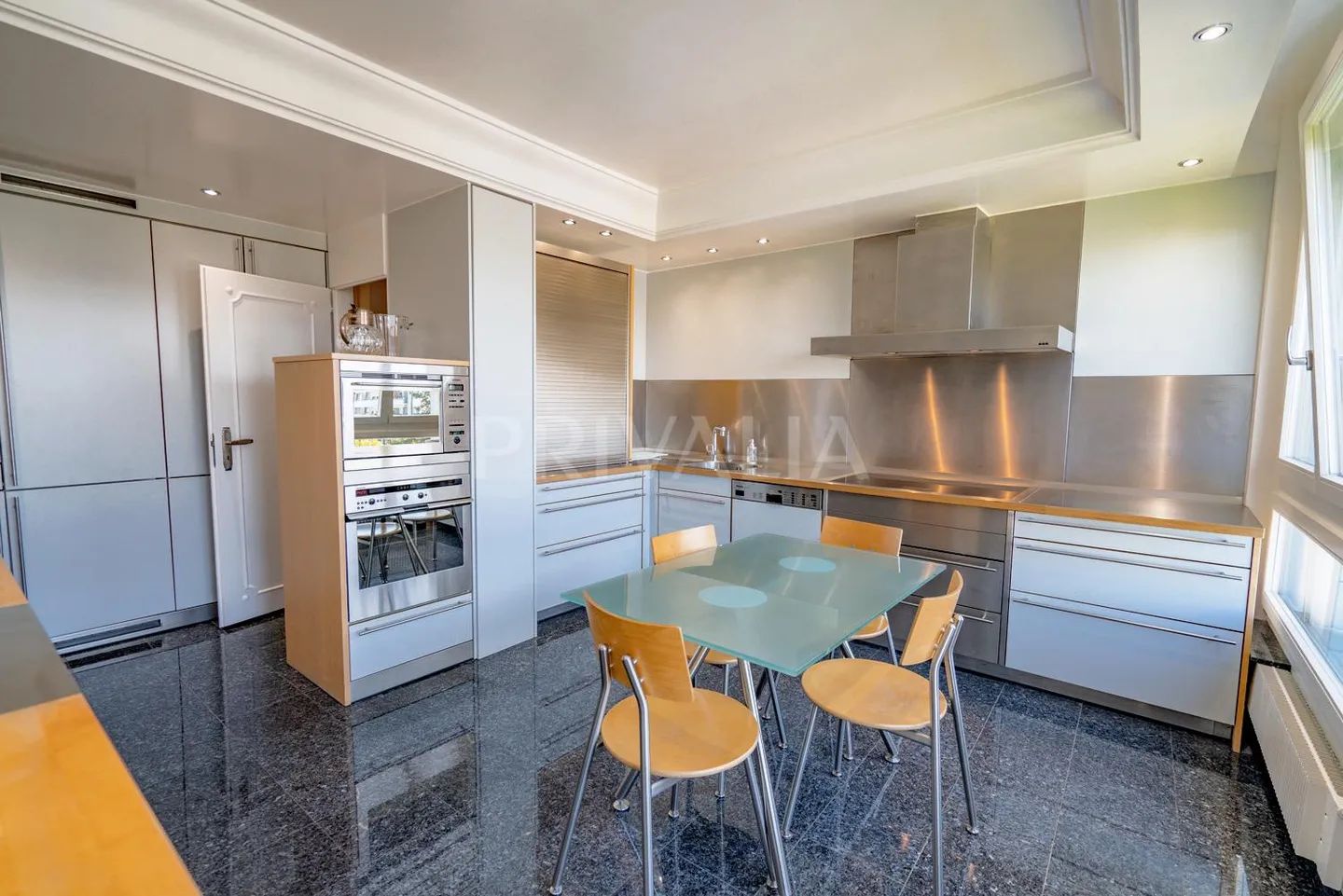 Superbo appartamento attraversante in un ambiente tranquillo e residenziale - Foto 5 di 9